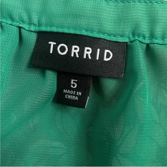 TORRID Crinkle Chiffon Floral Green Cold Shoulder Halter Top Size 5X - Picture 7 of 8